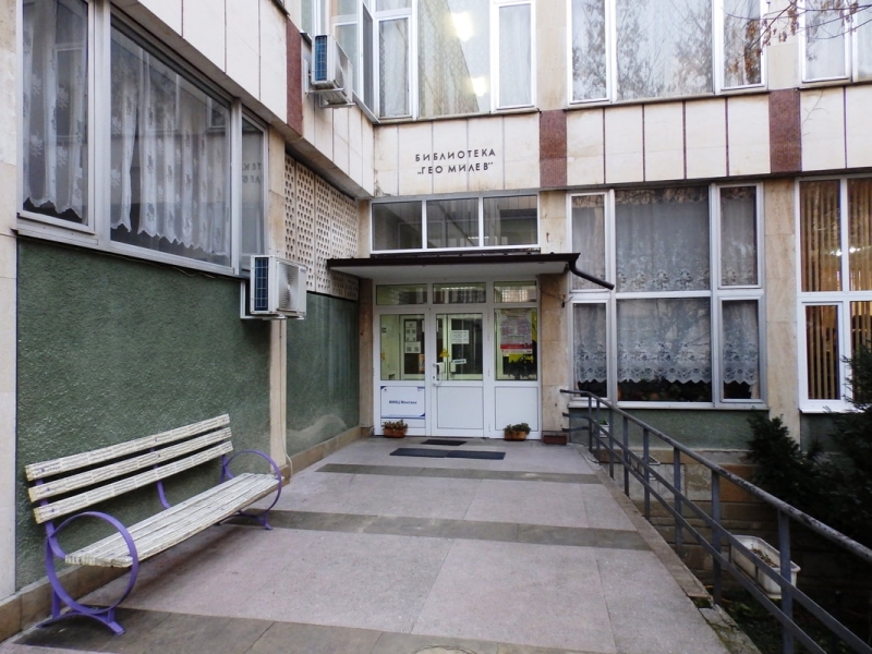 Вандали нанесоха поражения по сградата на регионална библиотека Гео Милев
