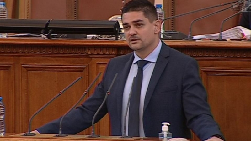 Депутатът от ПП ДБ Радостин Василев се очаква да обяви