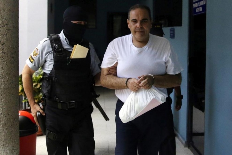 Бившият президент на Салвадор Антонио Сака беше осъден на две години затвор