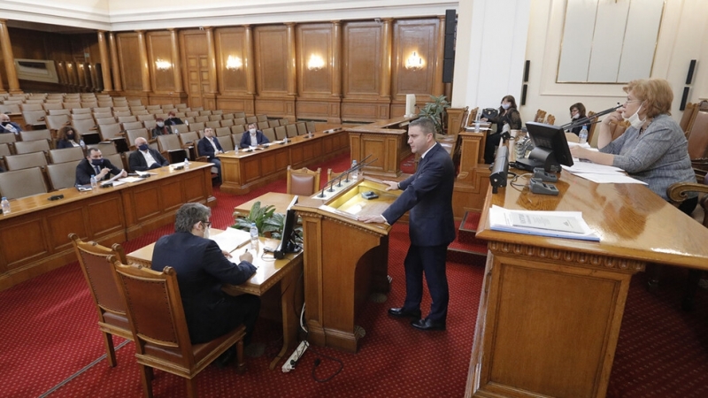 Парламентът гласува на първо четене промените в закона за ДДС