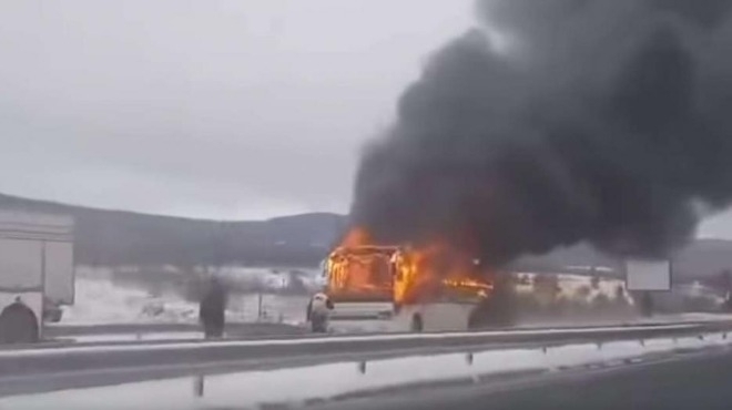 Автобус се запали в района на 26-27 км от автомагистрала