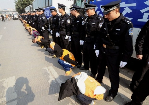 Съд в Китай осъди 10 души на смърт предимно за