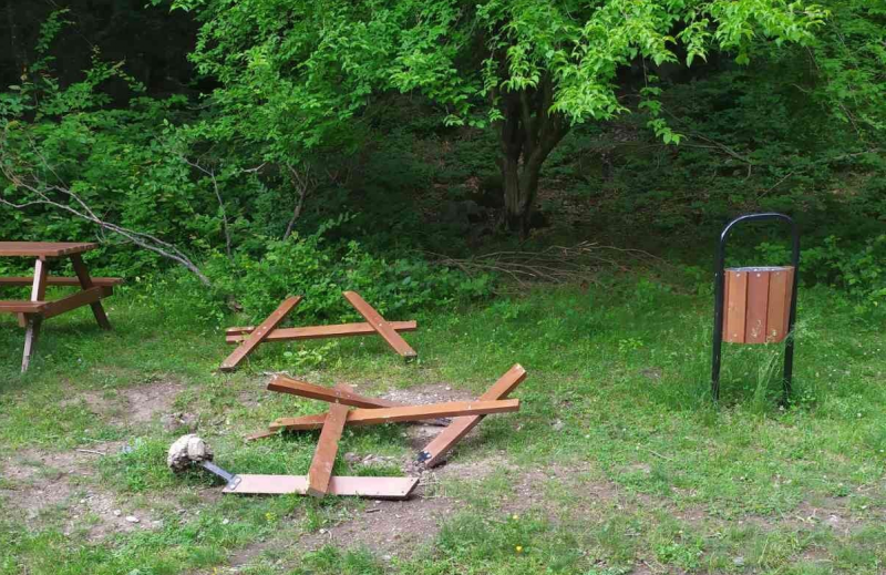 Община Берковица показа поредната вандалска проява извършена в града Пейка