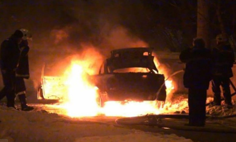 Кола горя на паркинг в Козлодуй съобщиха от МВР във