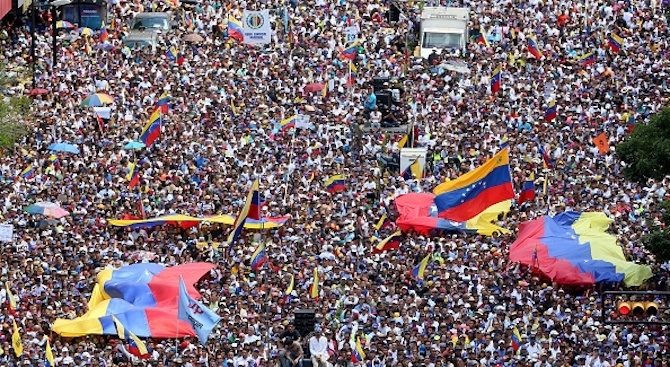 Десетки хиляди венецуелци излязоха на протест по улиците на столицата