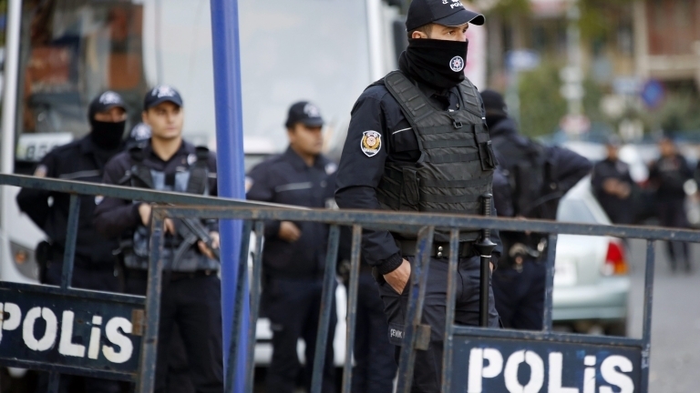 Двама терористи, организирали атентата в турския южен окръг Адана миналата