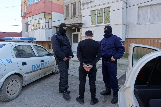 Служители на реда са претърсили жилище във Видин за наркотици