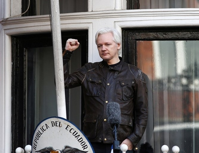 В Съединените щати е повдигнато обвинение срещу основателя на Уикилийкс