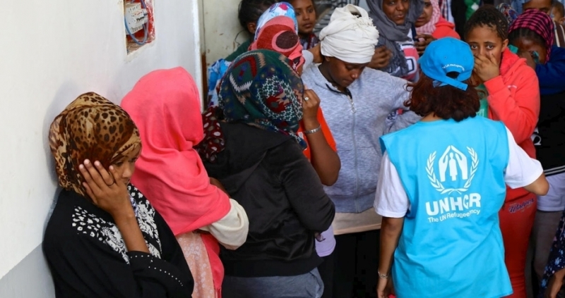 Либийската брегова охрана спаси 290 мигранти на надуваеми лодки при