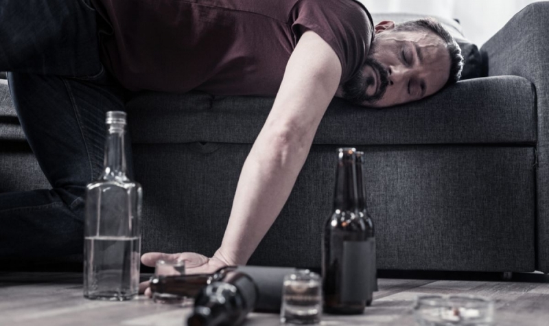 Алкохолът ускорява заспиването, но нарушава цикъла REM (фаза с бързи