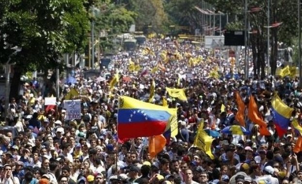 Венецуела повиши тройно минималната месечна заплата до 3 милиона боливара