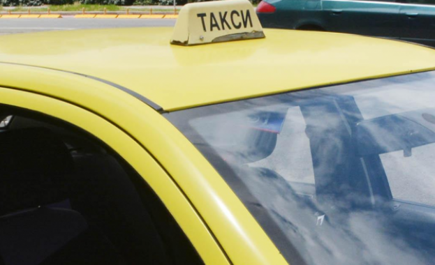 В курорта Слънчев бряг десетки таксиметрови шофьори продават наркотици докато