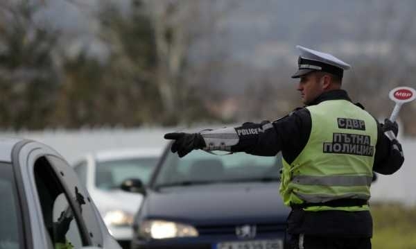 Десетки нарушители на пътя отнесоха глоби във Враца само за
