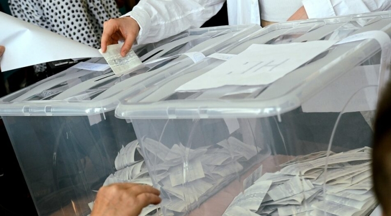 Коалицията ГЕРБ СДС печели изборите за национален и Европейски парламент