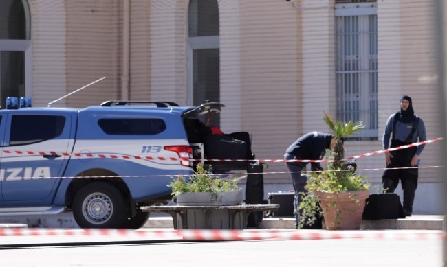 Италианската полиция днес проведе мащабна операция разследваща предполагаемите връзки между