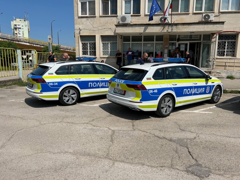 Сектор Пътна полиция – Враца получи два чисто нови автомобила