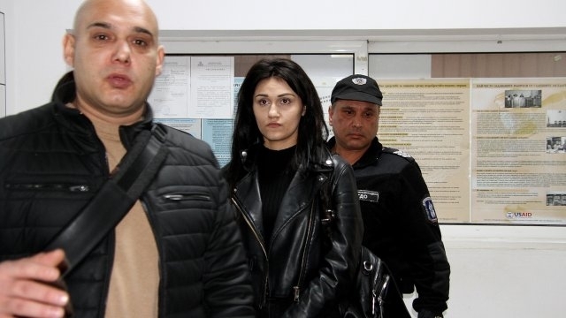 В Районния съд в Пловдив продължава делото по случая Дебора Очаква