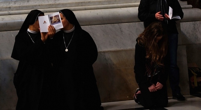 Две монахини работещи в католическо училище в Калифорния признаха злоупотреби