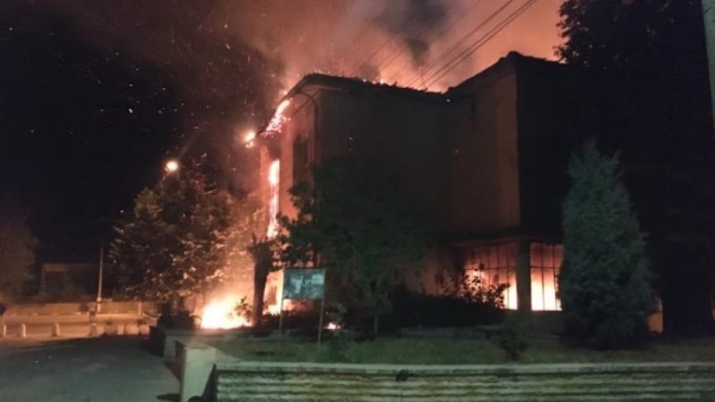 Пожар е избухнал тази нощ в сградата на бившето училище