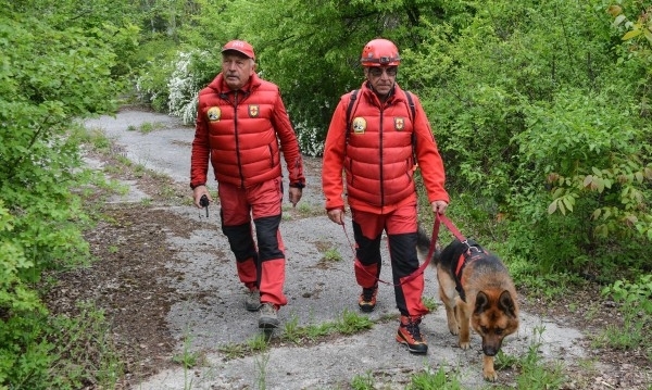 Планински спасители издирват възрастен човек в Родопите съобщи NOVA Той