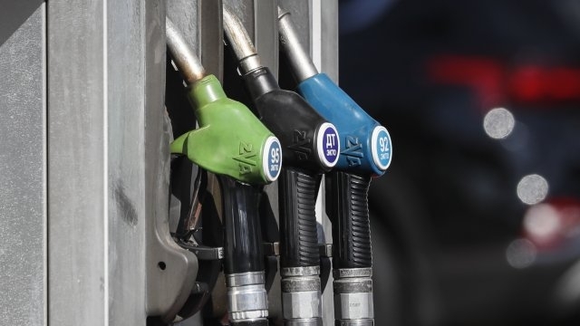 Цената на петрола тръгва надолу след като експерти отчетоха тридневен