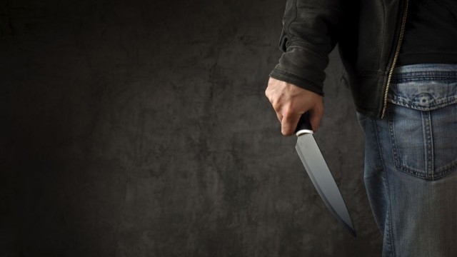 Намушкаха с нож трима в Габрово жена е с опасност за живота съобщиха