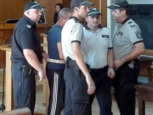 Надзирателят от пазарджишкия затвор Георги Доков се връща в ареста.