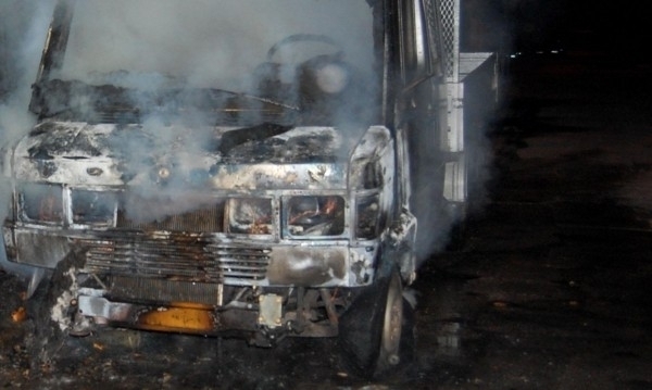 Бус е бил напълно унищожен при пожар във Врачанско, съобщиха