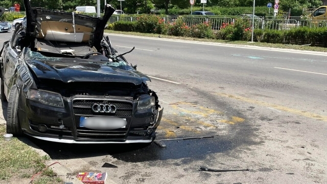 Катастрофа между две коли е станала на кръстовището на бул