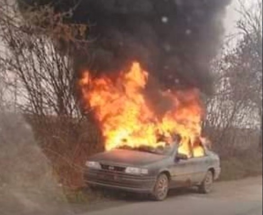 Лек автомобил се е запалил в движение на пътя между