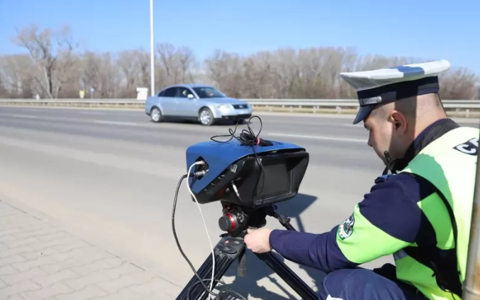 Полицията хвана 21 годишен младеж да превишава 4 пъти драстично разрешената