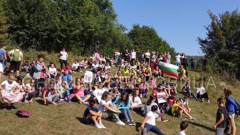 В деня на Независимостта на България с 14 километров пешеходен поход