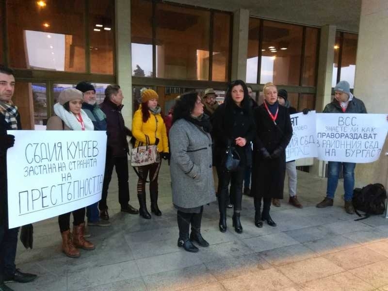 Бургаските журналисти въстанаха срещу съдия от Окръжния съд. Те се