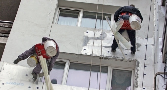Инспекцията по труда погна фирмите по санирането във Врачанско, научи