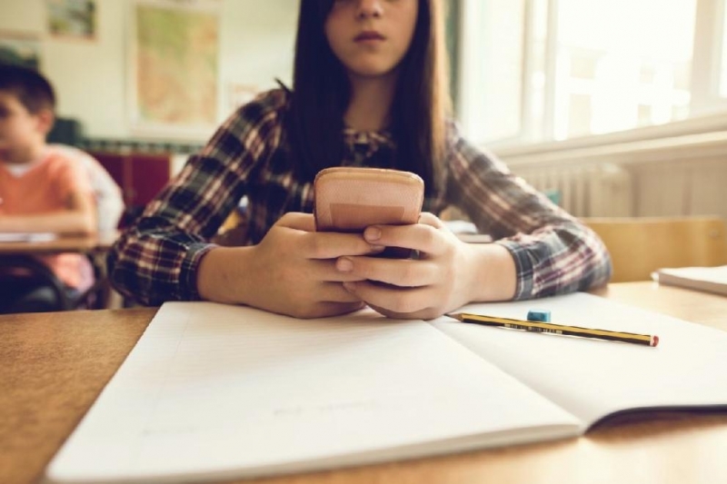 Кипър ще забрани използването на мобилни телефони в училищата  съобщи