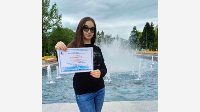 Мая Асенова, ученичка във Финансово-стопанска гимназия Васил Левски“ в Монтана