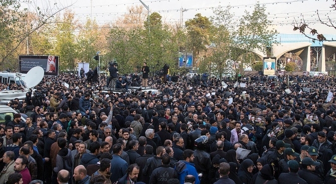 Най-малко 304-ма души са били убити в Иран по време