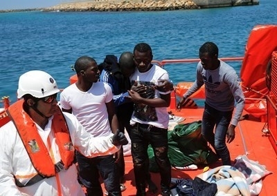 Шейсет и седем мигранти докарани в италианското пристанище Трапани с