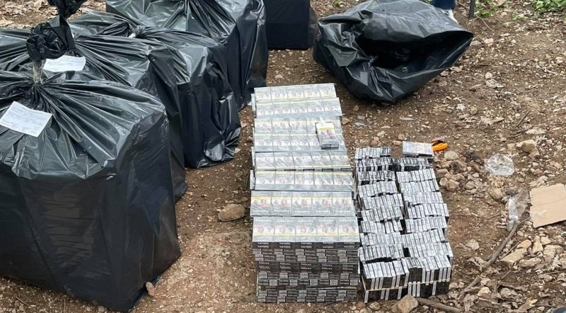 Полицаи тарашиха магазин във Врачанско и откриха контрабандни цигари, съобщиха