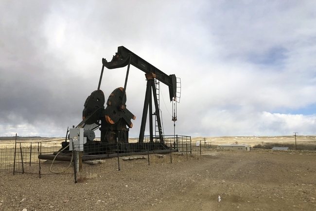 Цените на петрола задържат достигнатите високи цени стимулирани от перспективите