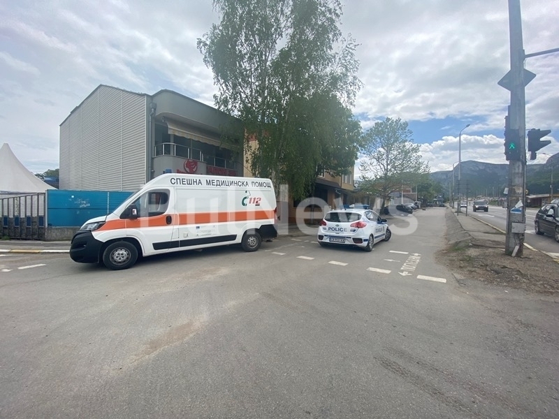 От полицията във Враца съобщиха подробности за катастрофата с линейка