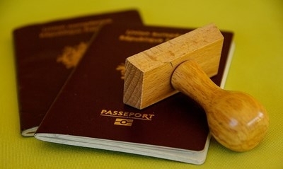 Холандия издаде първия си полово неутрален паспорт Леоне Зайгерс на