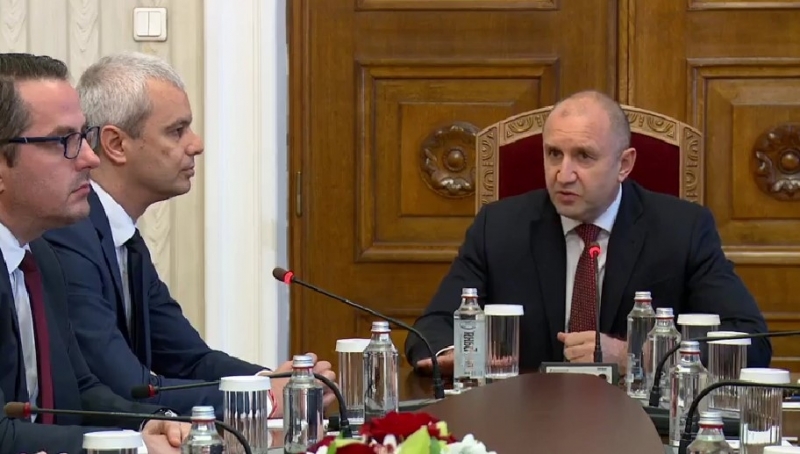Продължават консултациите при президента Румен Радев за съставяне на правителство
