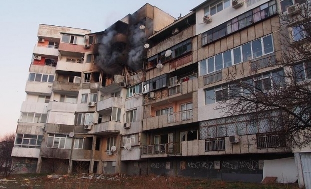 Блокът във Варна в който избухна взрив и загинаха двама