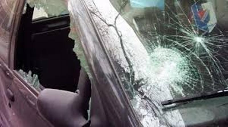 Младеж изпотроши стъклата на кола в Бяла Слатина съобщиха от