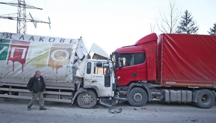 Катастрофа между камион и ТИР е станала в монтанското село