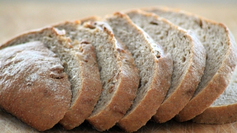 Хлябът поскъпна в няколко града на страната, показва проучване на