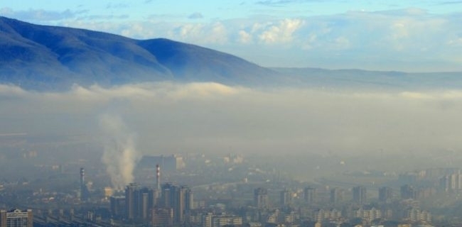 Опасно мръсен въздух е измерен късно снощи от всички измервателни