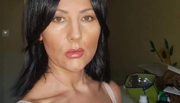 Дама от върховете на ГЕРБ се пусна гола във фейсбук