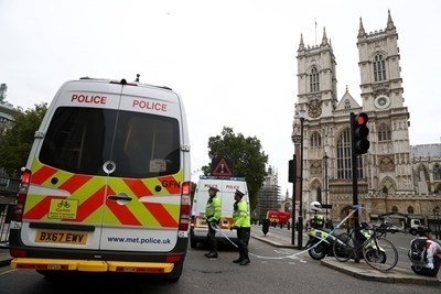 Британската полиция разглежда инцидента пред парламента тази сутрин като терористичен Шофьорът